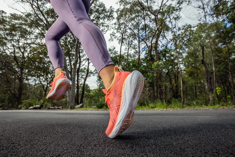 Asics Gel-Nimbus 25: testes com 100 corredores (Asics/Divulgação)
