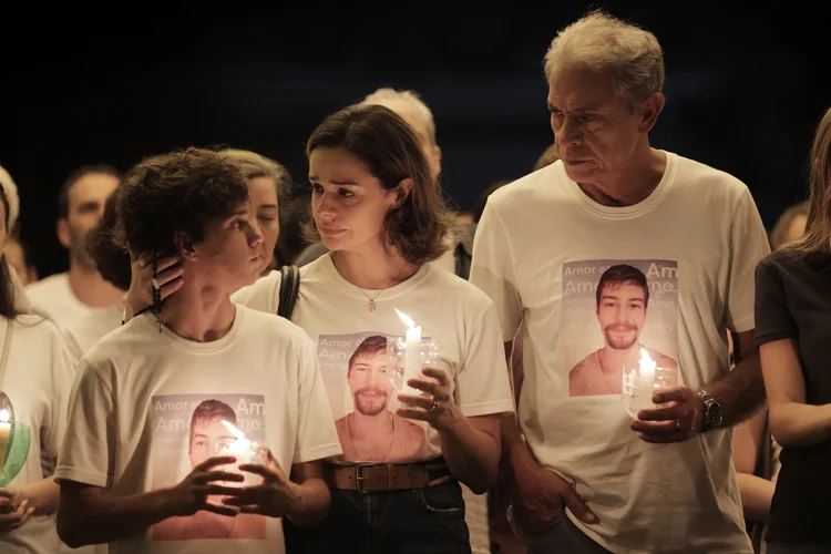 Cena da minissérie "Todo dia a mesma noite", sobre o incêndio na Boate Kiss. (Guilherme Leporace/Netflix/Divulgação)