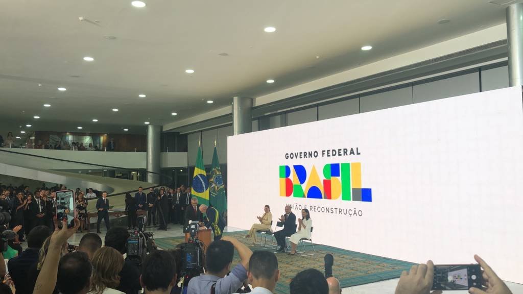 Lula vai ao Palácio do Planalto pela primeira vez após a posse