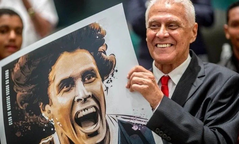 Roberto Dinamite é o jogador com mais hat tricks na história do Campeonato  Brasileiro; veja ranking