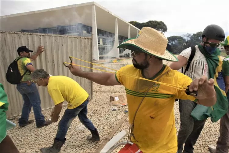 Protestos em Brasília: em SP, governo do Estado começa a se mobilizar para desmontar acampamento (Joedson Alves/Anadolu Agency via/Getty Images)