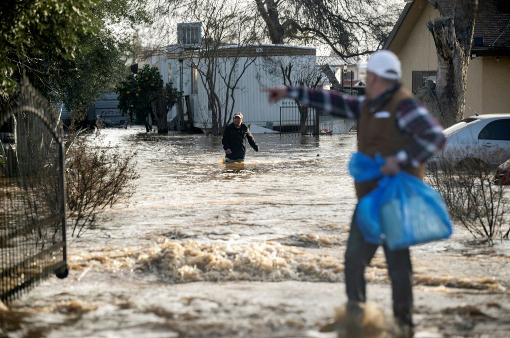 Enchente na Califórnia: Biden teve de decretar estado de catástrofe no estado (Romain FONSEGRIVES/AFP/AFP)