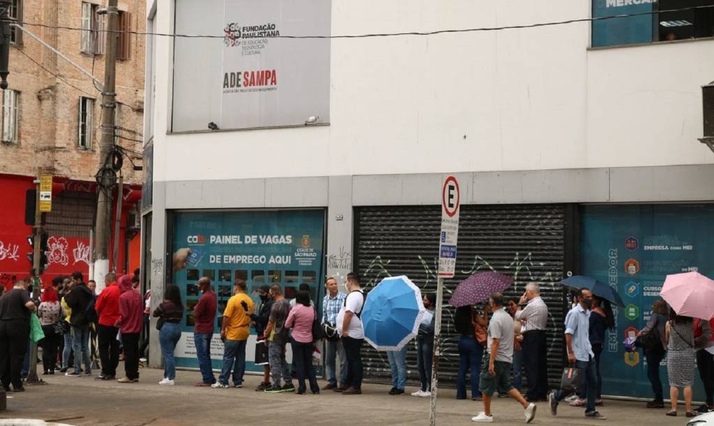 Brasil criou 2 milhões de vagas com carteira em 2022, abaixo do registrado em 2021
