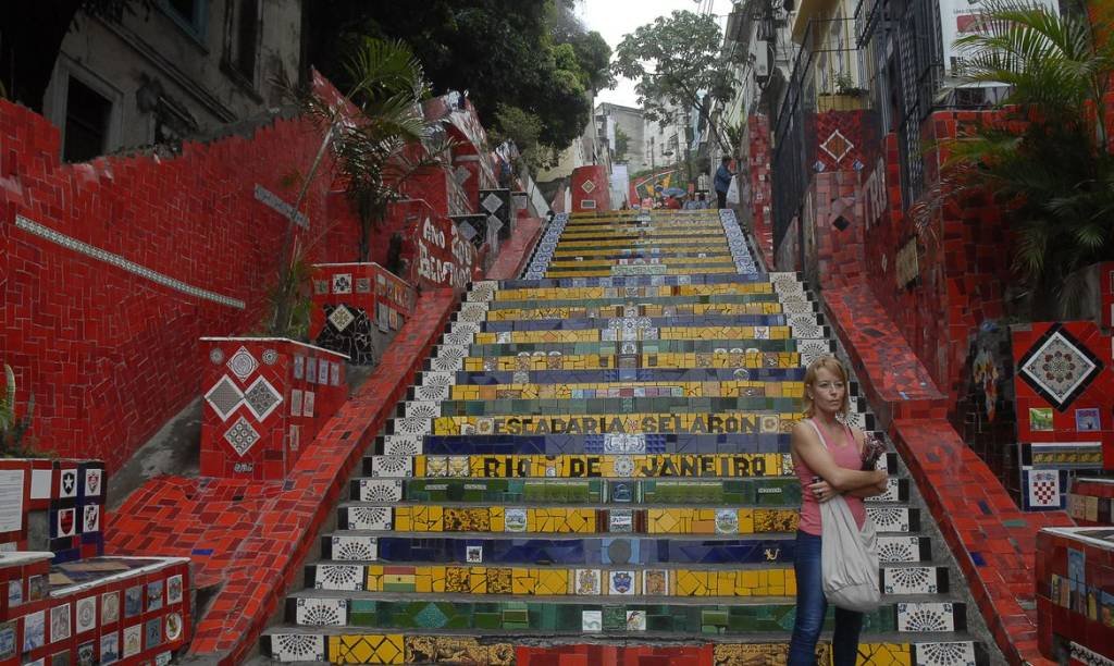 Turismo: Escadaria Selarón tem 5 mil azulejos em 215 degraus. Desde 2005, o local é tombado como patrimônio da cidade do Rio de Janeiro (Tânia Rego/Agência Brasil)