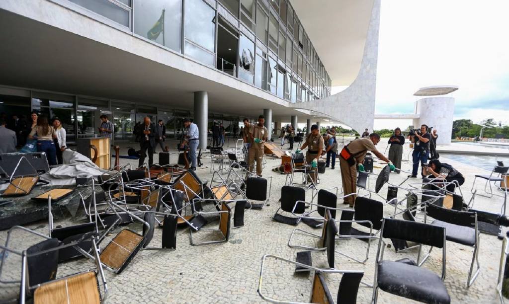 Manifestação na USP pede punição por atos antidemocráticos em Brasília