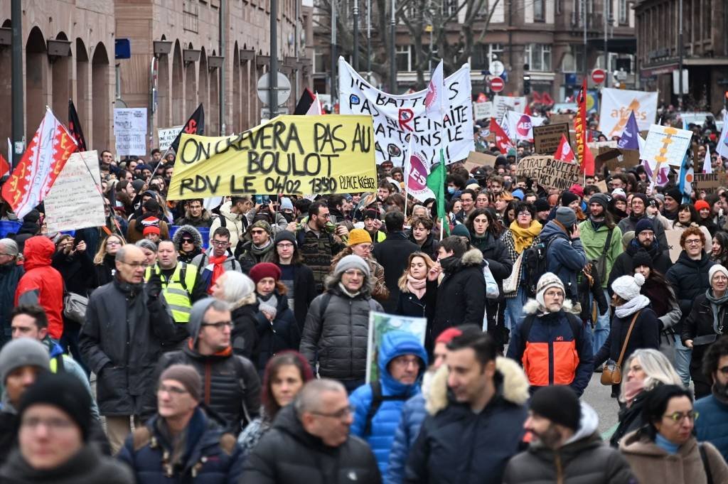 Protesto na França: população não está contente com a decisão de usar o polêmico artigo 49.3 (FREDERICK FLORIN/AFP/Getty Images)