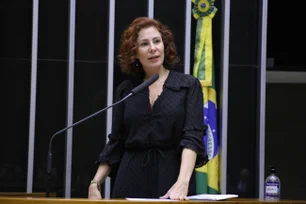 Imagem referente à matéria: Moraes determina prisão preventiva de Zambelli e pede inclusão da deputada na lista da Interpol