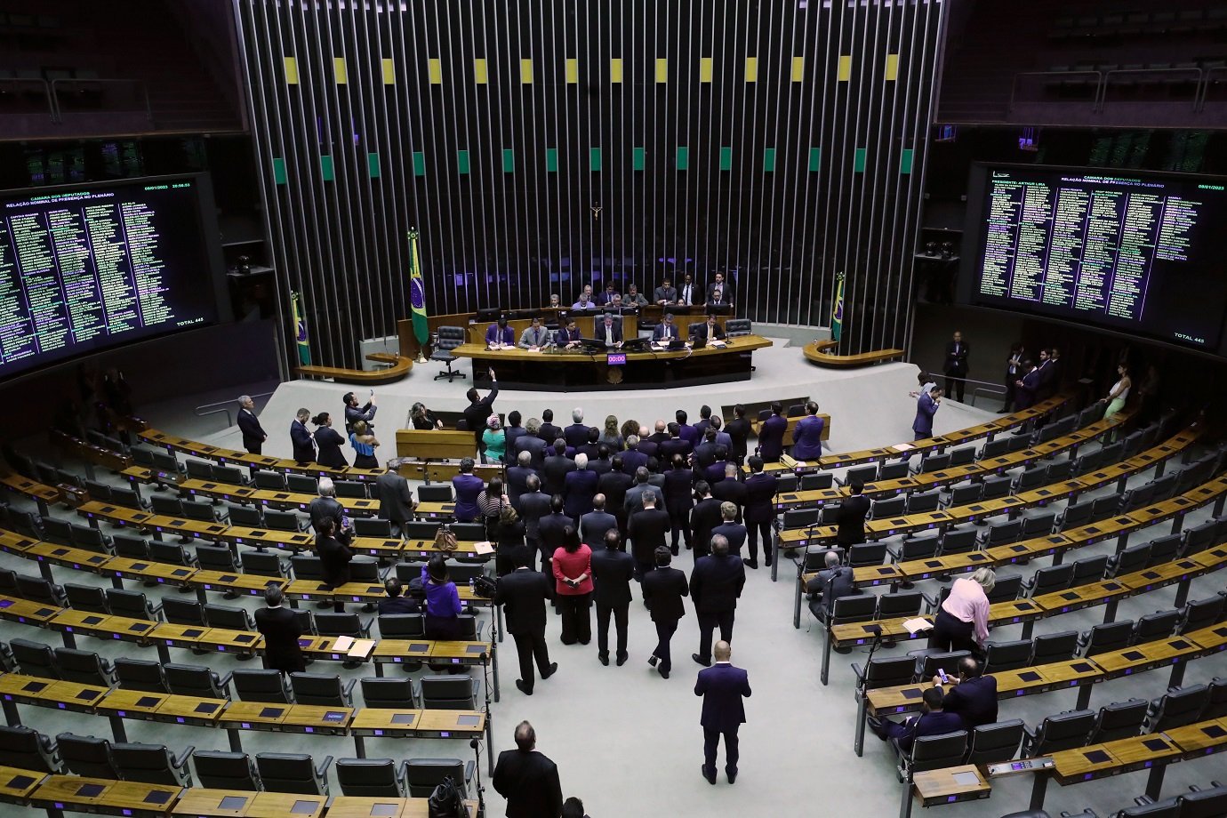 Câmara: deputados tomam posse no dia 1º e elegem a nova Mesa Diretora