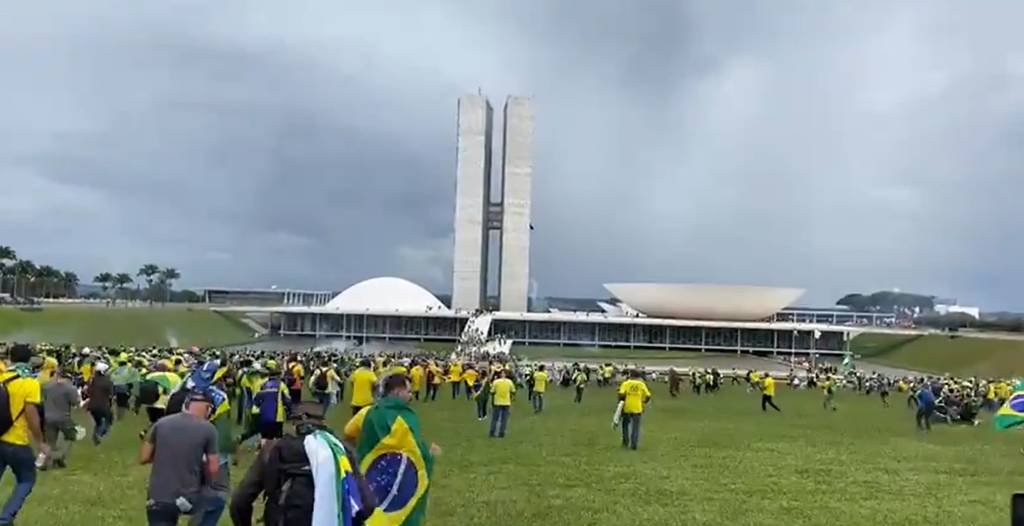 Bolsonaristas invadem Congresso Nacional na tarde deste domingo (Metrópoles/Reprodução)