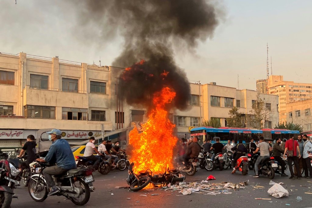Irã: mais de 60 funcionários e organizações iranianas já foram sancionadas pela repressão aos protestos no país (AFP/AFP)