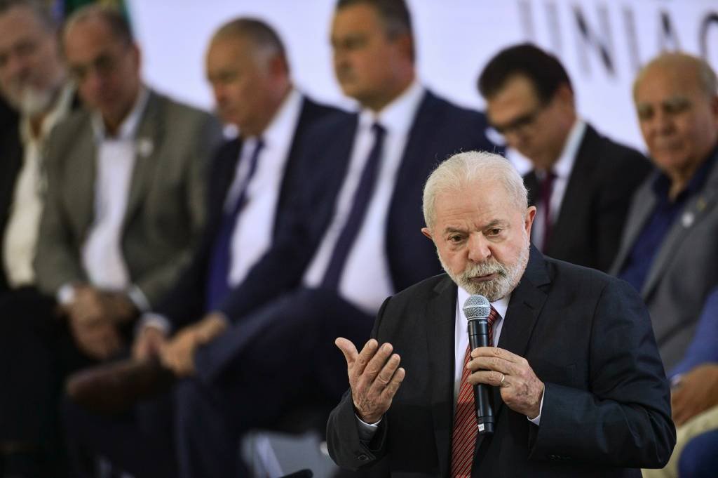Lula admite pela 1ª vez a possibilidade de disputar reeleição em 2026