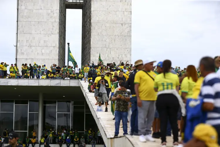 Invasão dos três poderes: Léo Índio, sobrinho do ex-presidente Bolsonaro e filiado ao PL, também divulgou fotos e vídeos no meio à invasão ao STF (Marcelo Camargo/Agência Brasil)
