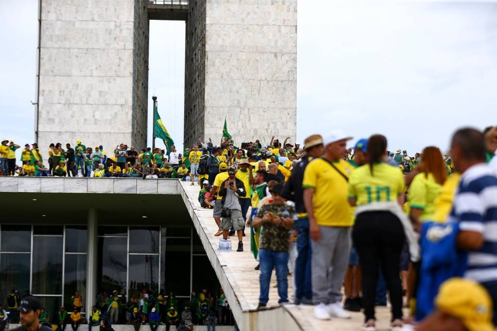 Para se salvar, aliados de Bolsonaro podem abandonar ex-presidente?