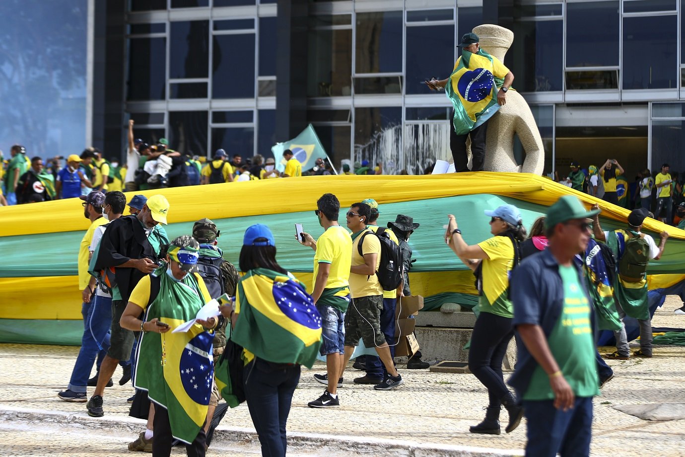 Polícia do DF recupera arma do GSI roubada por terroristas no Palácio do Planalto