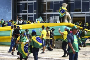 Imagem referente à matéria: Alexandre de Moraes vota para condenar mulher que pichou estátua do STF a 14 anos de prisão