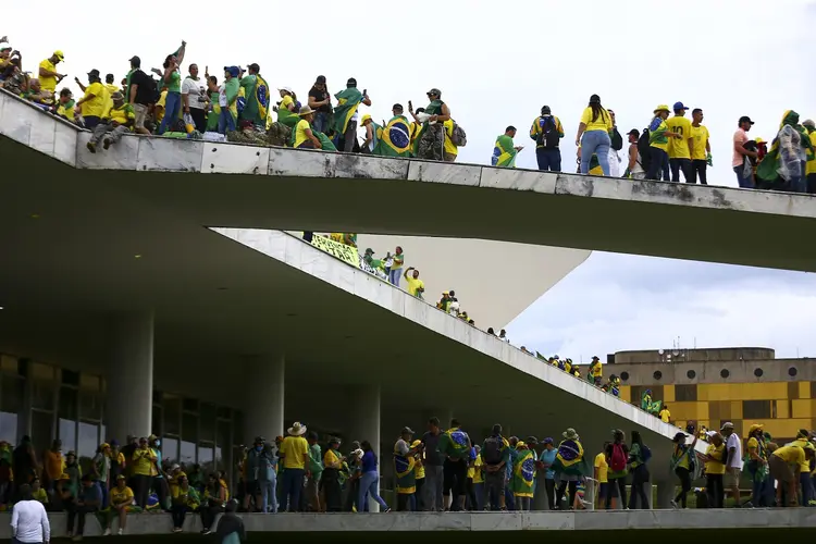 8 de Janeiro: sedes dos Três Poderes, em Brasília, foram invadidas por pessoas que se opõem aos resultados das eleições de 2022 (Marcelo Camargo/Agência Brasil)