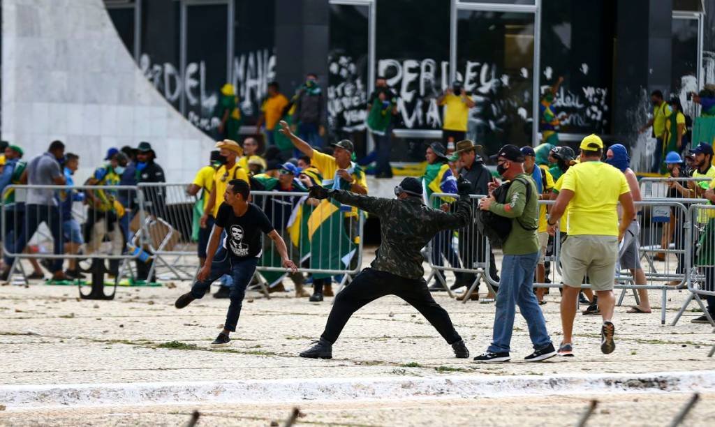 O Brasil não tem um partido político pró-golpe, ainda bem!