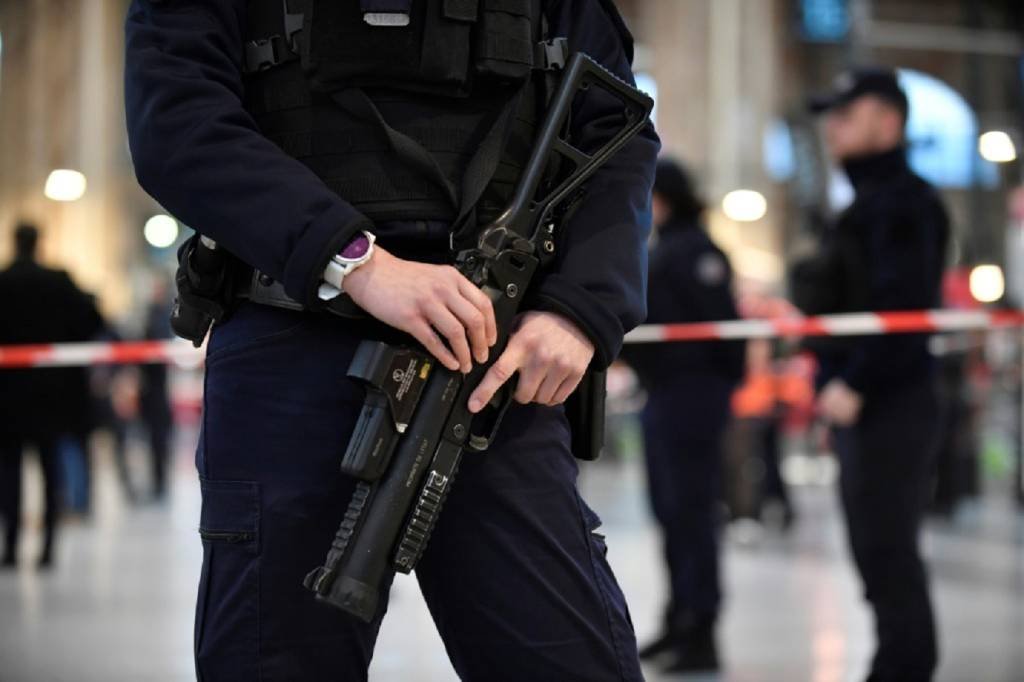 França: o ministro do Interior, Gérald Darmanin, agradeceu às forças policiais por "sua reação corajosa e eficaz" (AFP/AFP)