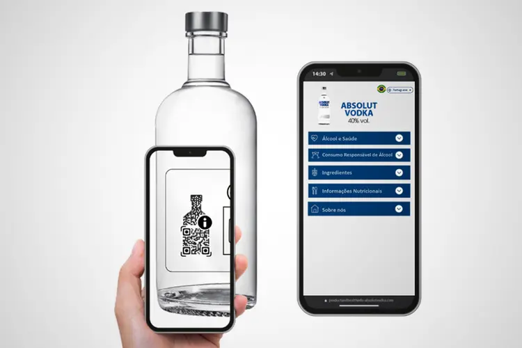 Rótulo digital nas garrafas da Pernod Ricard; iniciativa global (Pernod Ricard/Divulgação)