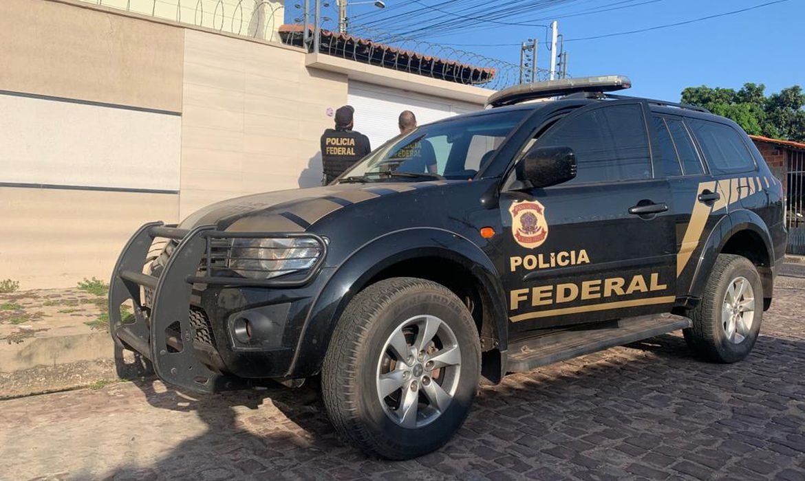 Polícia Federal faz operação para prender atiradores que não recadastraram armas