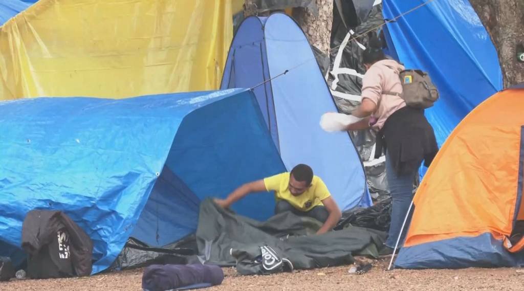 Acampamento golpista é desocupado em Brasília e cerca de 1200 pessoas são detidas no local