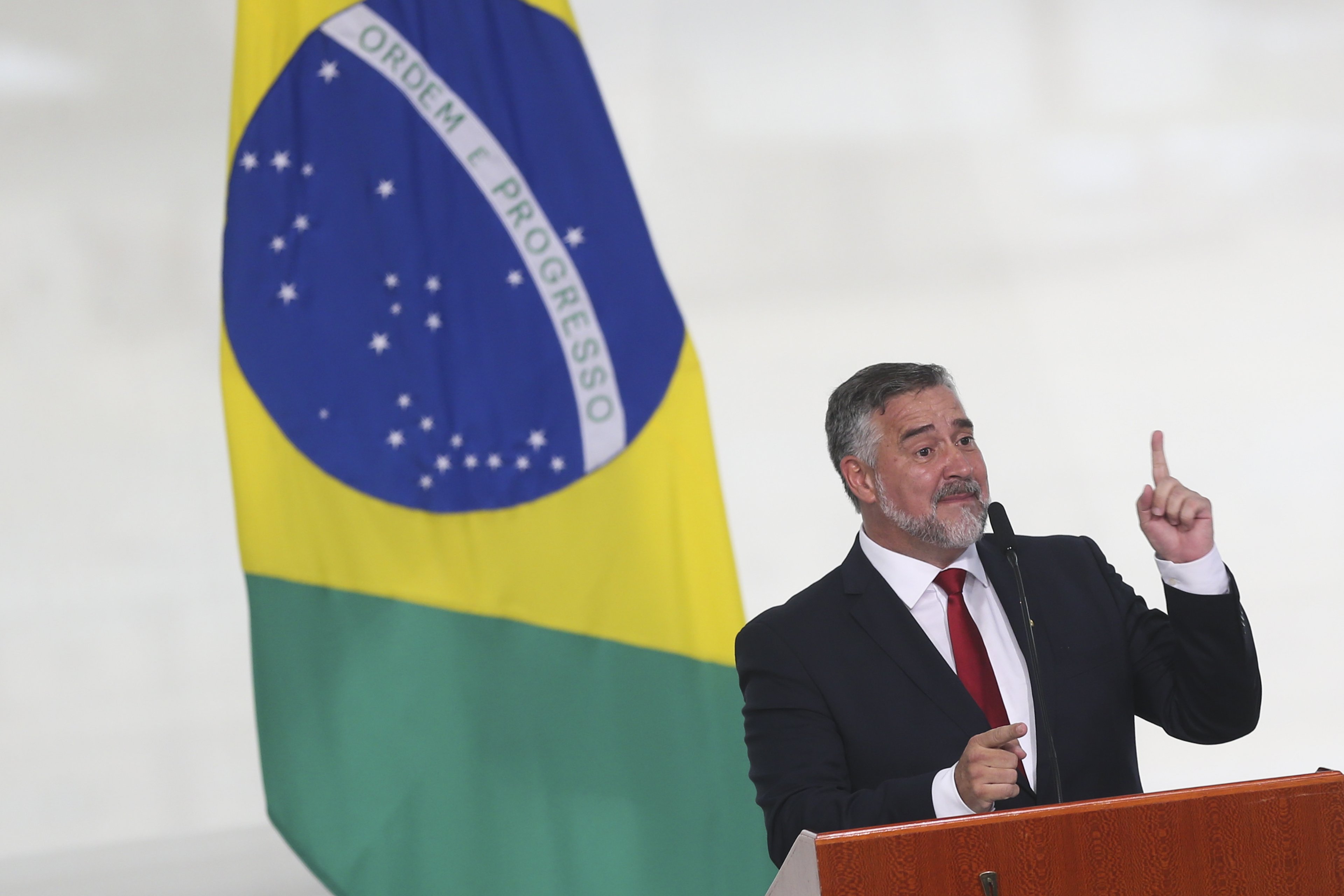 Paulo Pimenta suspeita de 'facilitação' e 'cumplicidade' em invasão do Planalto