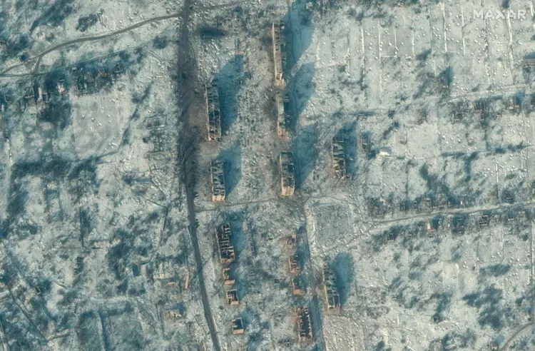 Ucrânia: Uma imagem de satélite de 10 de janeiro de 2023 de escolas destruídas e outros edifícios na cidade de Soledar, no sul da Ucrânia (AFP/AFP Photo)