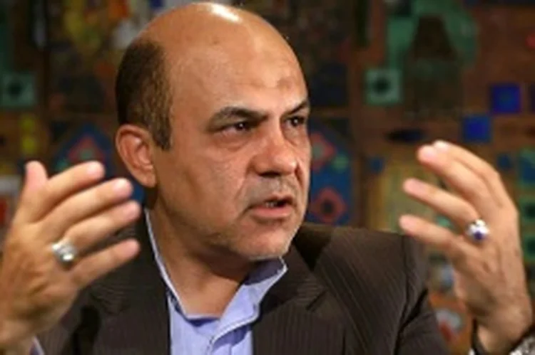Britânico-iraniano Alireza Akbari em entrevista sem data em Teerã (AFP/AFP)