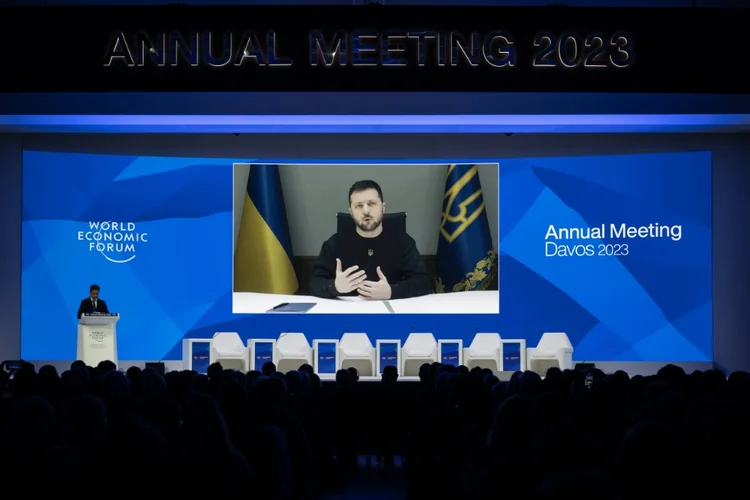 O presidente ucraniano, Volodimir Zelensky, criticou a Alemanha nesta quinta por hesitar em entregar tanques ao seu país, dizendo que não era uma "boa estratégia" (AFP/AFP Photo)