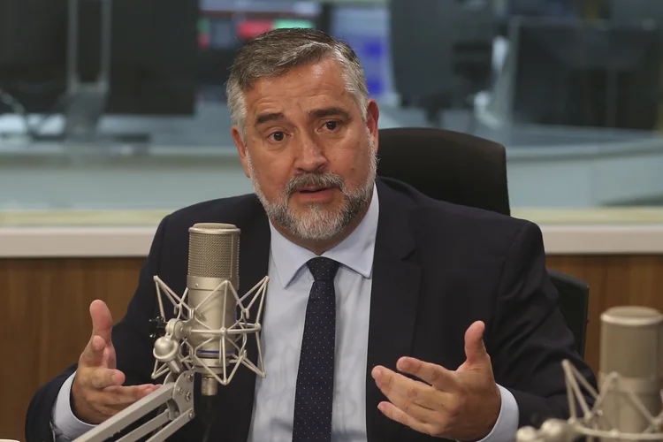 O ministro da Secretaria de Comunicação Social, Paulo Pimenta, é o entrevistado do programa A Voz do Brasil (Valter Campanato/Agência Brasil)