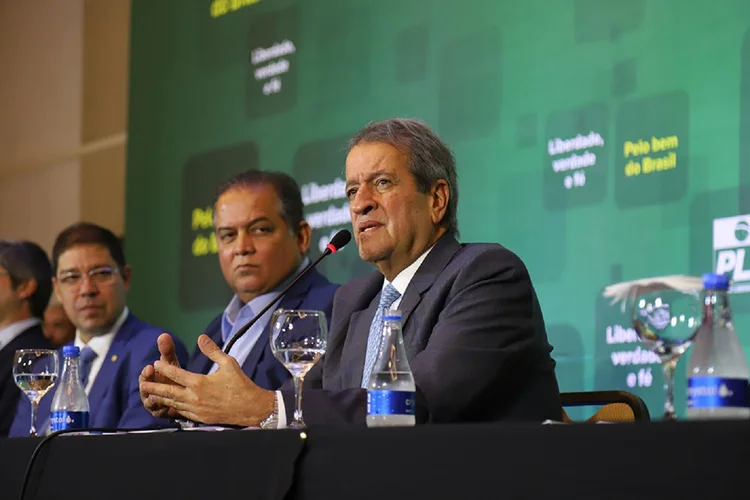Valdemar Costa Neto: Durante a busca, policiais encontraram uma arma sem registro e ele foi preso em flagrante (Partido Liberal/Divulgação)