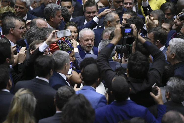Plenário da Câmara dos Deputados durante sessão solene do Congresso Nacional destinada a dar posse ao presidente e ao vice-presidente da República.

Presidente eleito Luiz Inácio Lula da Silva chega ao plenário e é recebido por apoiadores.
 
Foto: Edilson Rodrigues/Agência Senado (Edilson Rodrigues/Agência Senado/Agência Senado)