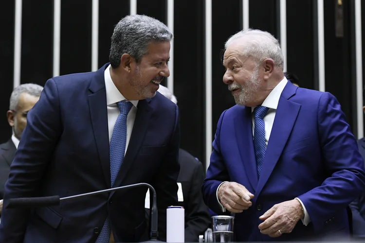 Plenário da Câmara dos Deputados durante sessão solene do Congresso Nacional destinada a dar posse ao presidente e ao vice-presidente da República.

Mesa (E/D):
presidente da Câmara dos Deputados, deputado Arthur Lira (PP-AL);
presidente da República eleito, Luiz Inácio Lula da Silva; 
 
Foto: Jefferson Rudy/Agência Senado (Jefferson Rudy/Agência Senado)