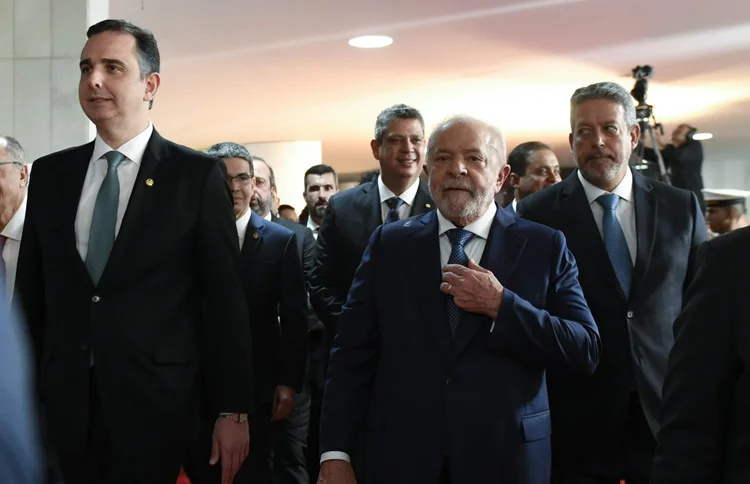 Solenidade de posse do presidente da República e do vice-presidente eleitos. 

Encaminham-se para entrada do Salão Verde:
presidente do Senado Federal, senador Rodrigo Pacheco (PSD-MG);
presidente da República eleito, Luiz Inácio Lula da Silva; 
presidente da Câmara dos Deputados, deputado Arthur Lira (PP-AL);

Foto: Roque de Sá/Agência Senado (Roque de Sá/Agência Senado)