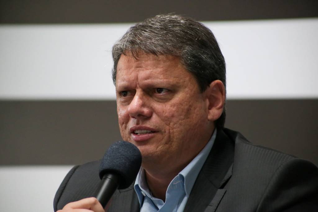 Tarcísio dá início a plano de privatização da Sabesp