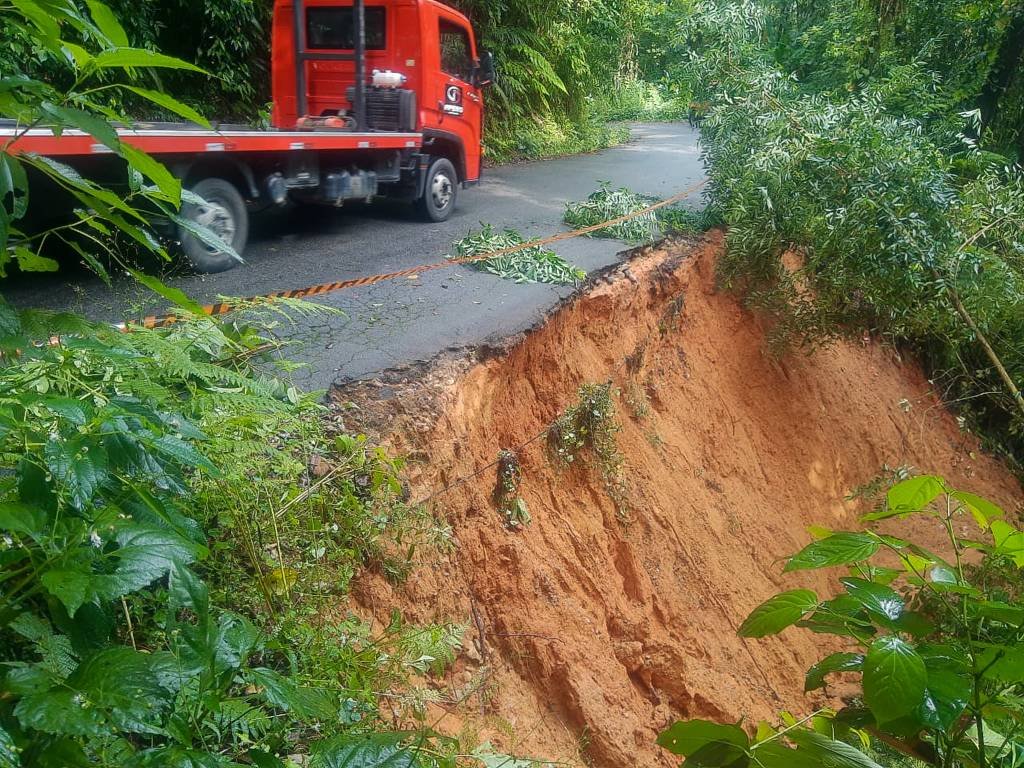 Chuvas no litoral Paulista: acompanhe quais rodovias estão com pontos de interdição total e parcial
