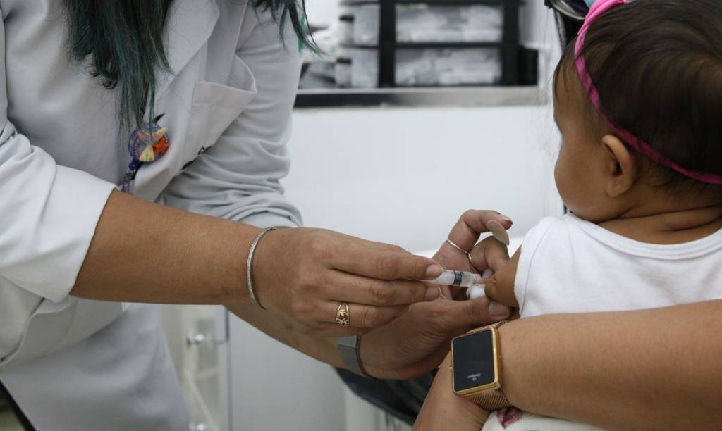 Covid-19: o imunizante utilizado para reforço nessa faixa etária é o Pfizer Baby, disponível em 37 unidades básicas de saúde (UBS) do Distrito Federal (Rovena Rosa/Agência Brasil)