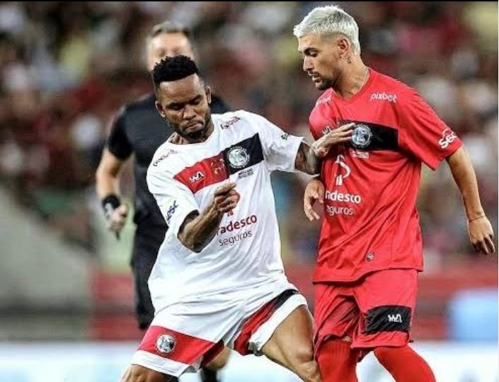 Carlos Alberto x Arrascaeta: entenda a polêmica entre o ex-meia e o jogador do Flamengo