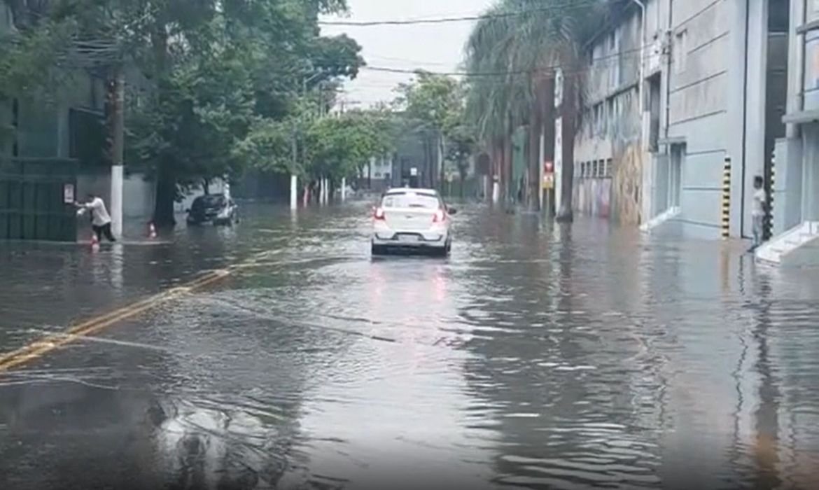 Ciclone extratropical cria risco de enxurradas na região sul e sudeste; veja previsão