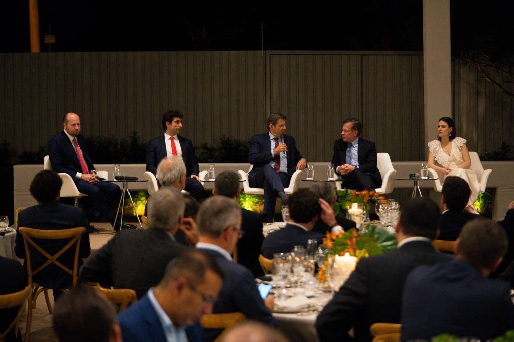 Empresários debateram a reforma tributária com o ministro Fernando Haddad durante jantar da Esfera Brasil (Esfera/Divulgação)
