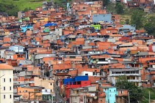 Imagem referente à matéria: Pretos e pardos representam 72,9% dos moradores de favelas, indica Censo