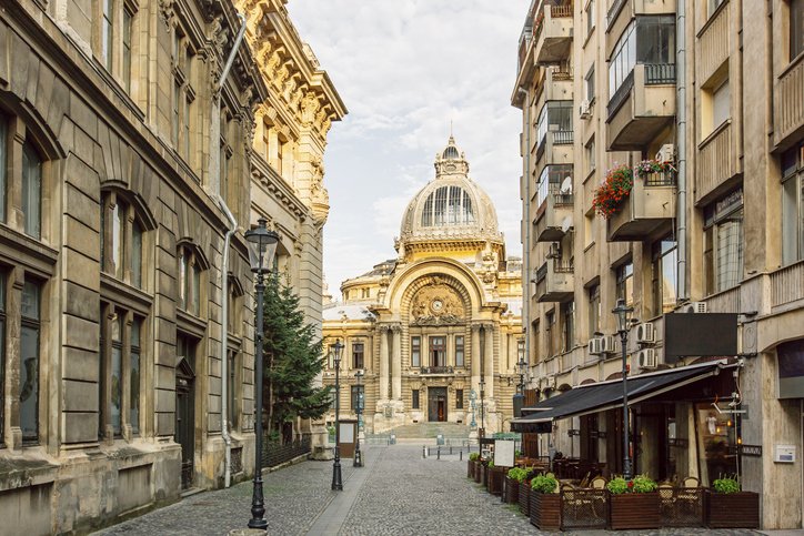 Centro histórico de Bucareste, capital da Romênia: a oportunidade de estudar de graça na Romênia vale para todas as áreas de estudo, com exceção de medicina, odontologia e farmácia (Alexander Spatari/Getty Images)