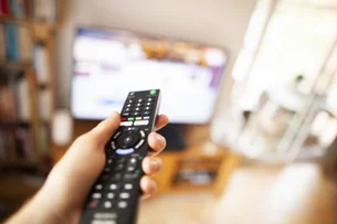 Como escolher a melhor TV de até R$ 2.500 em 2025