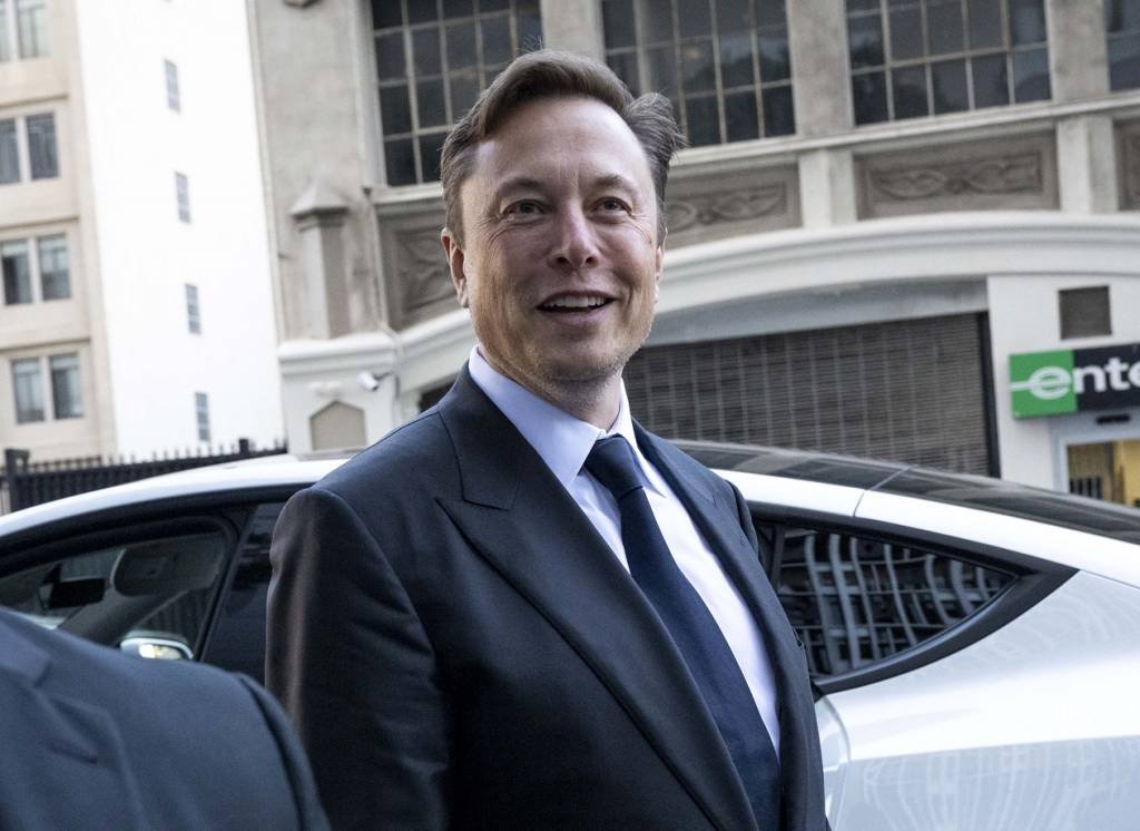 Elon Musk: A riqueza de Musk foi impulsionada por um aumento de quase 70% no preço das ações da Tesla neste ano (Marlena Sloss/Bloomberg/Getty Images)