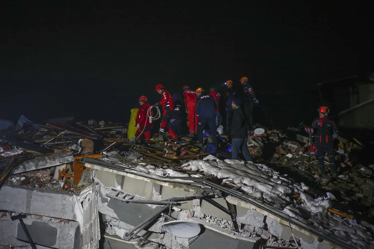 A Turquia é uma das zonas sísmicas mais ativas do mundo.  (Anadolu Agency/Getty Images)