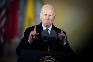 Biden diz estar “totalmente comprometido” com sua campanha para derrotar Trump