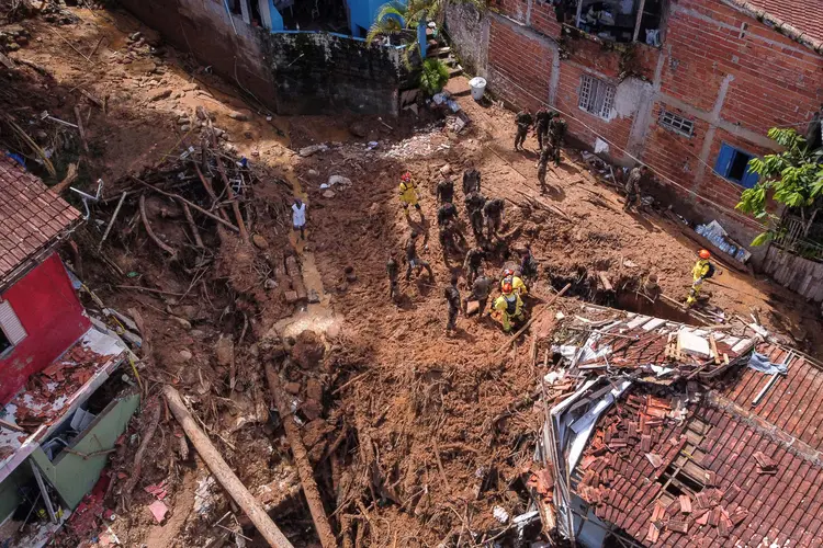 Imagem aérea da Barra do Sahy, em São Sebastião (FERNANDO MARRON/Getty Images)