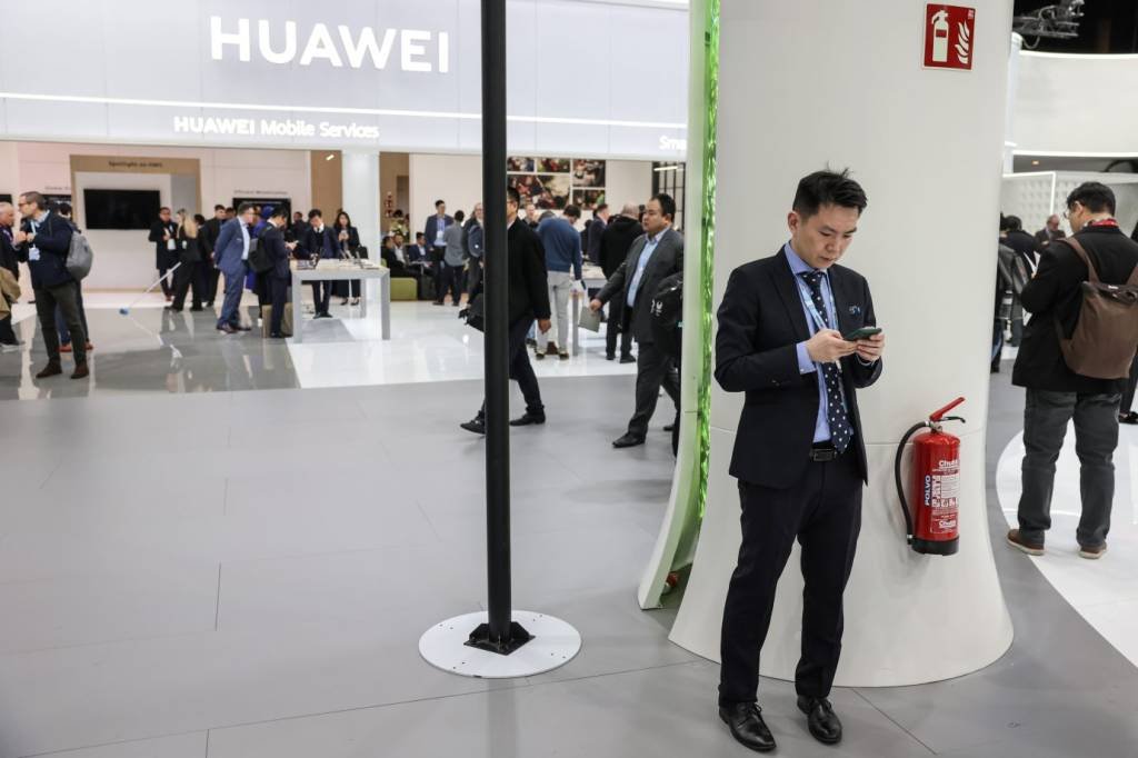MWC 2024: Huawei lança primeiro grande modelo de IA da indústria de comunicações