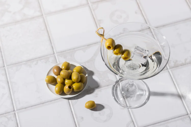 Dry Martini. (NATALIA KHIMICH/Getty Images)