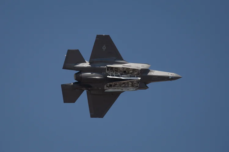 China: as sanções foram para as empresas Lockheed Martin e Raytheon Technologies, fabricantes de produtos aeroespaciais (Abhishek Chinnappa/Getty Images)